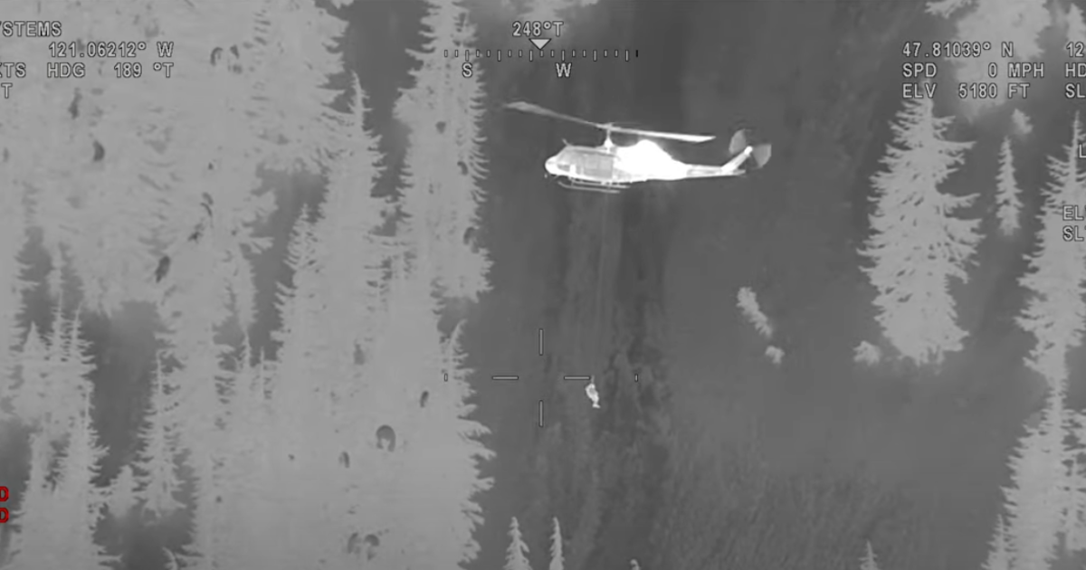 Dramatic helicopter rescue of injured skiers caught on camera