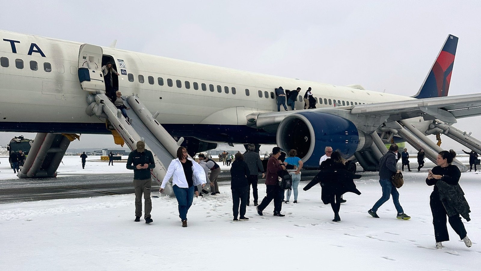 Passengers evacuate plane on slides after Delta flight aborts takeoff