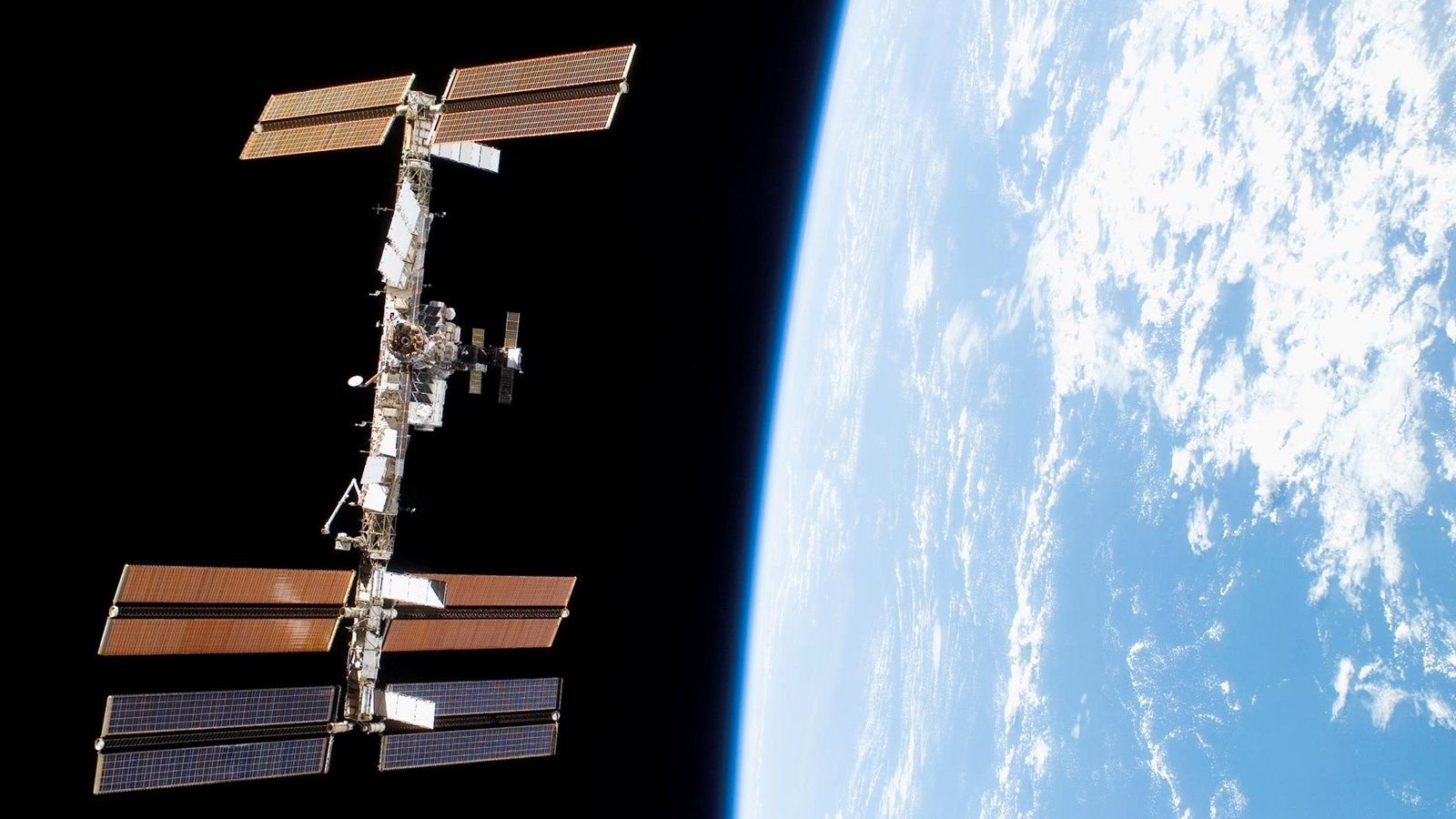 7 Spacecrafts That Could Replace the ISS When It’s Deorbited in 2031