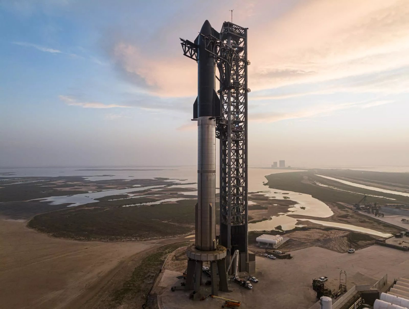 SpaceX Starship explosion creates spectacular aerial display for the second time this year